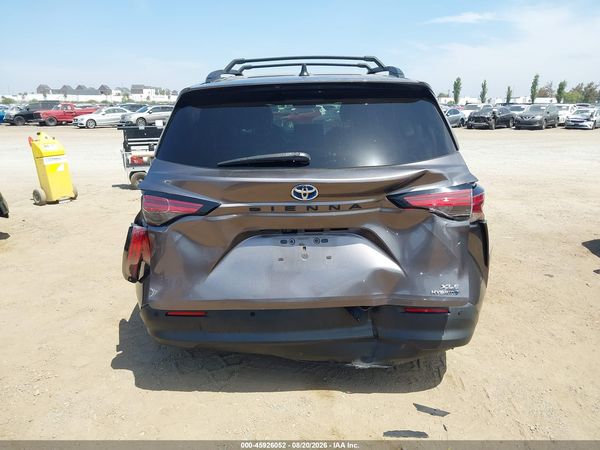 2021 TOYOTA SIENNA XLE