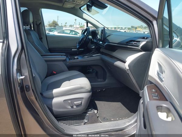 2021 TOYOTA SIENNA XLE