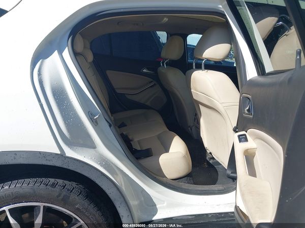 2015 MERCEDES-BENZ GLA 250 4MATIC — I8