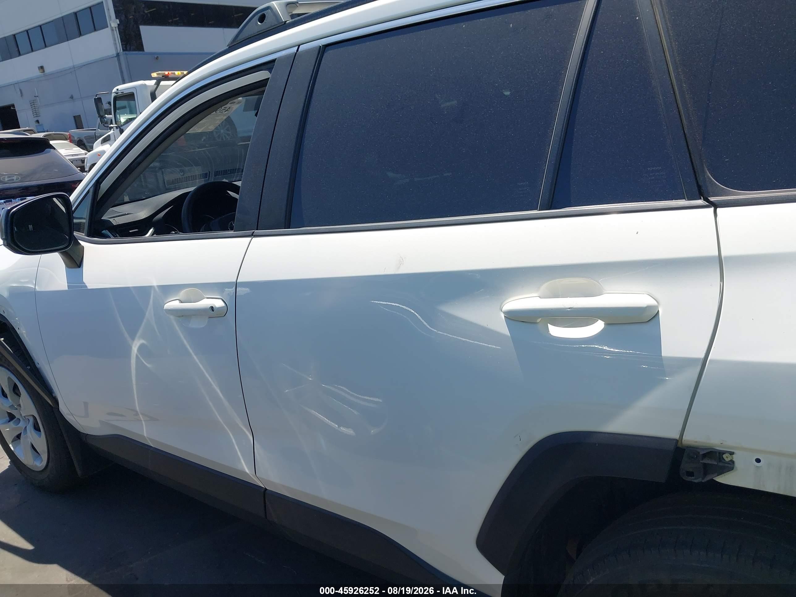 2020 TOYOTA RAV4 LE