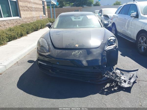 2017 PORSCHE PANAMERA 4