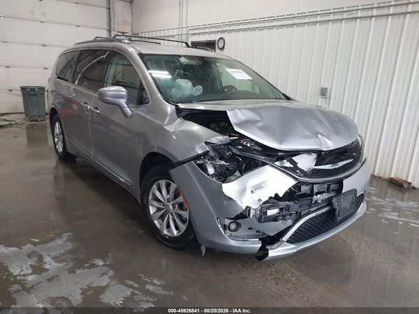 2018 CHRYSLER PACIFICA TOURING L — I1