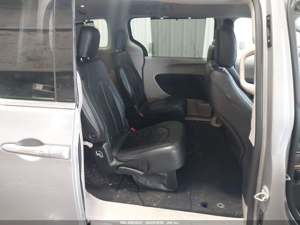 2018 CHRYSLER PACIFICA TOURING L — I8