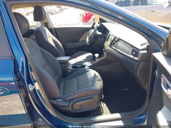 2017 KIA NIRO LX