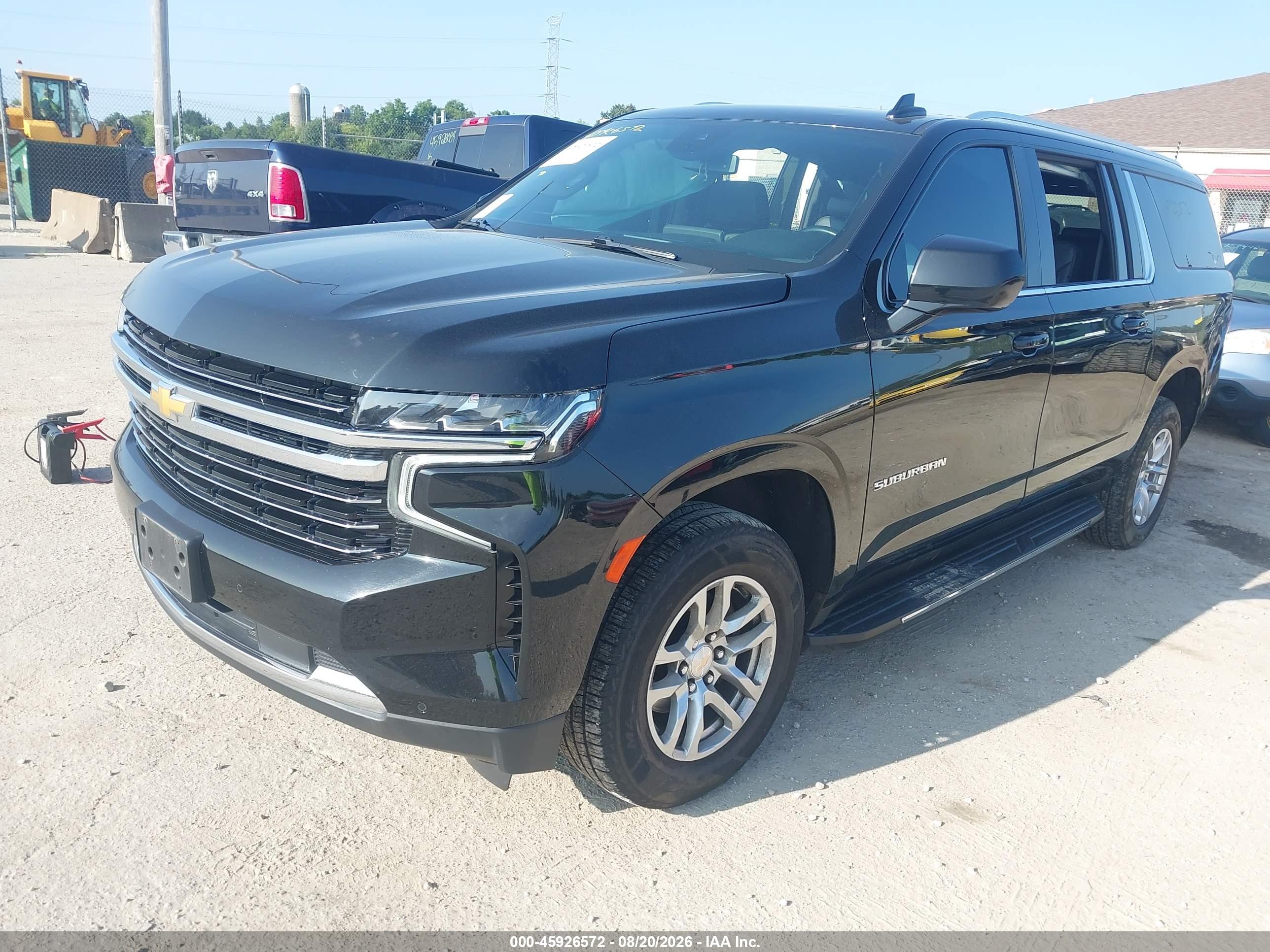 2024 CHEVROLET SUBURBAN 4WD LT — I2