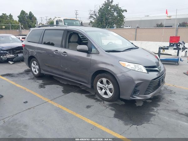 2019 TOYOTA SIENNA LE 8 PASSENGER — I1
