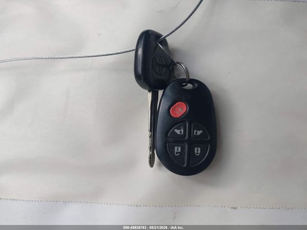 2019 TOYOTA SIENNA LE 8 PASSENGER — I11