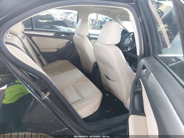2017 VOLKSWAGEN JETTA 1.4T SE — I8
