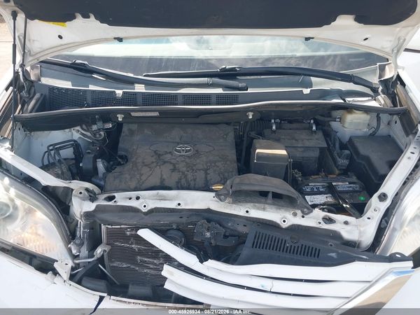 2016 TOYOTA SIENNA LE 8 PASSENGER
