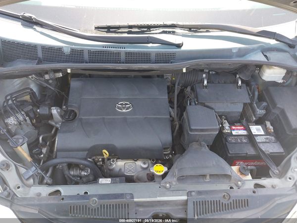 2014 TOYOTA SIENNA LE V6 8 PASSENGER