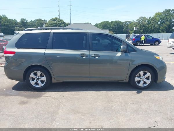 2014 TOYOTA SIENNA LE V6 8 PASSENGER
