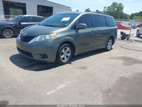 2014 TOYOTA SIENNA LE V6 8 PASSENGER