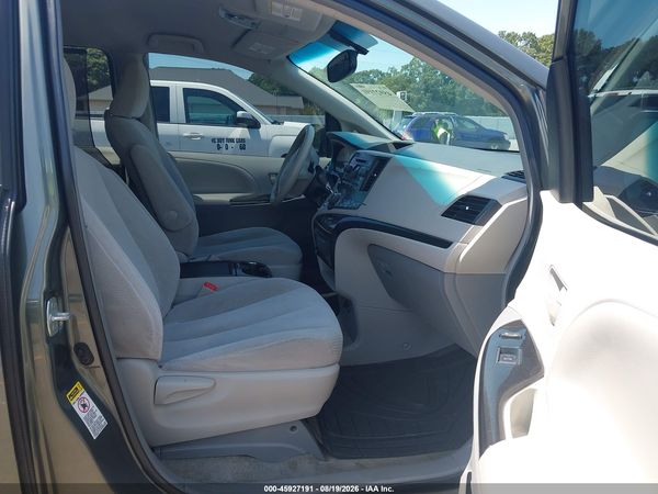 2014 TOYOTA SIENNA LE V6 8 PASSENGER