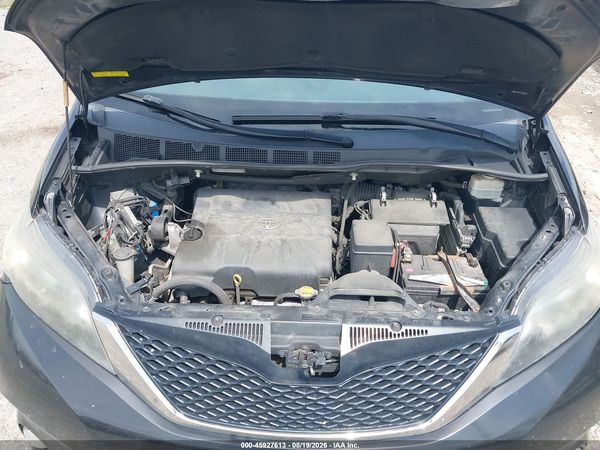 2013 TOYOTA SIENNA SE 8 PASSENGER