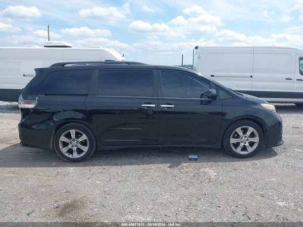 2013 TOYOTA SIENNA SE 8 PASSENGER