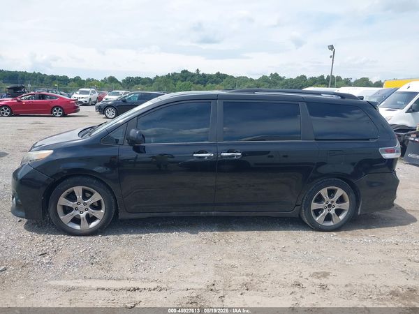 2013 TOYOTA SIENNA SE 8 PASSENGER