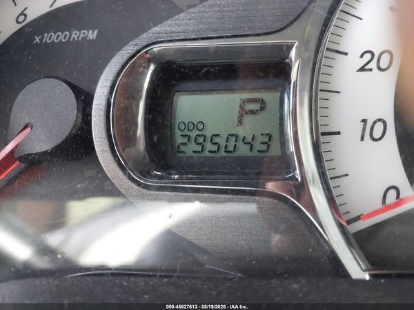 2013 TOYOTA SIENNA SE 8 PASSENGER