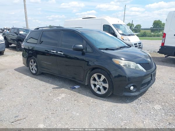 2013 TOYOTA SIENNA SE 8 PASSENGER