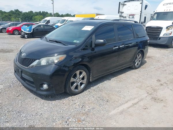2013 TOYOTA SIENNA SE 8 PASSENGER