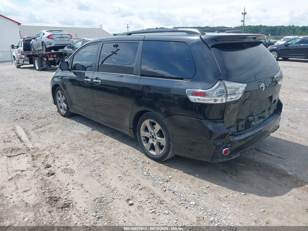 2013 TOYOTA SIENNA SE 8 PASSENGER