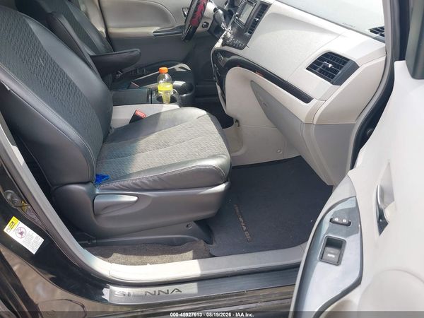 2013 TOYOTA SIENNA SE 8 PASSENGER