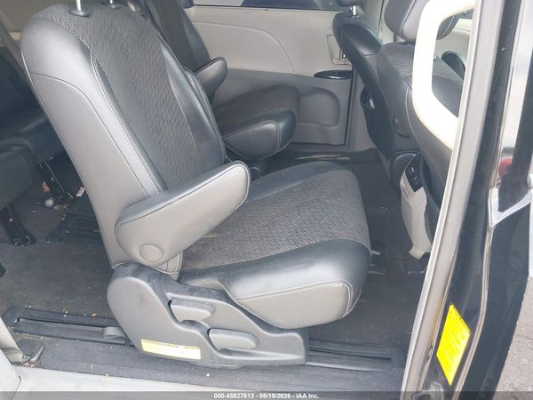 2013 TOYOTA SIENNA SE 8 PASSENGER