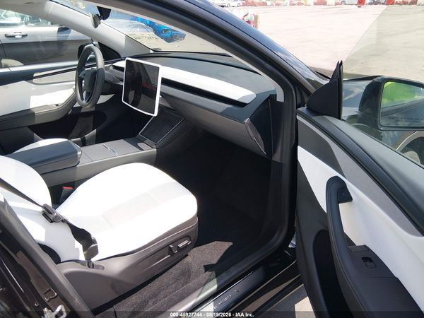 2026 TESLA MODEL Y PREMIUM/REAR-WHEEL DRIVE