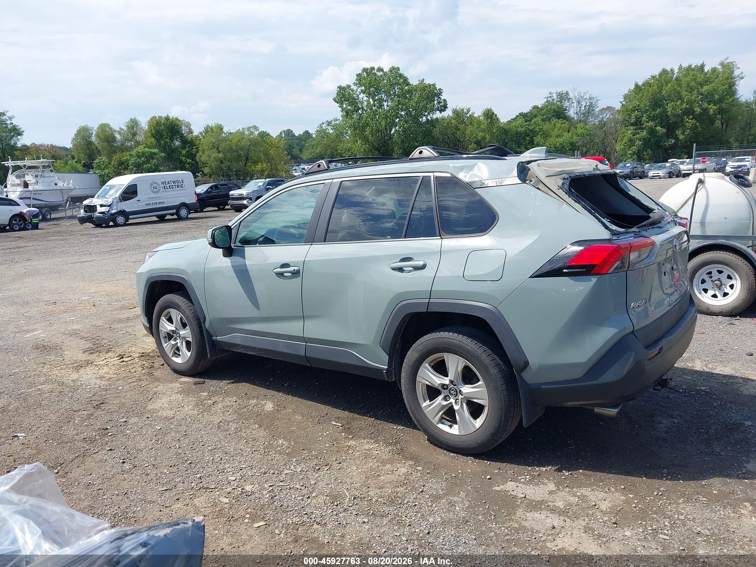 2020 TOYOTA RAV4 XLE