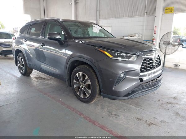 2021 TOYOTA HIGHLANDER XLE — I1