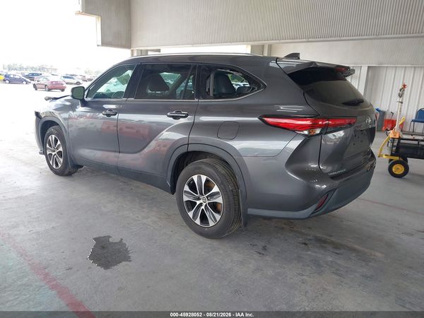 2021 TOYOTA HIGHLANDER XLE — I3