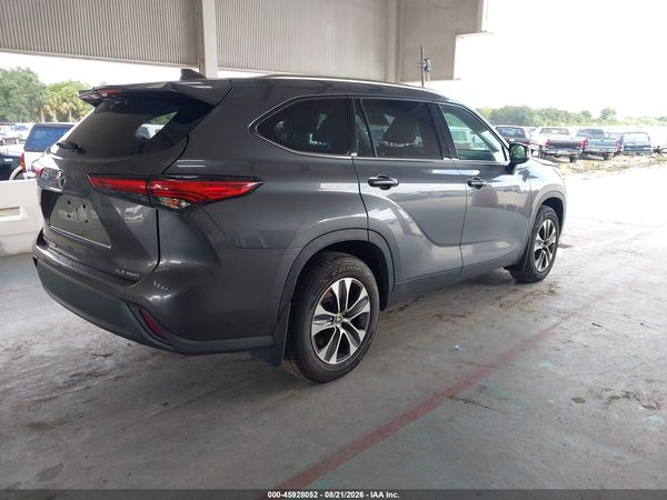 2021 TOYOTA HIGHLANDER XLE — I4