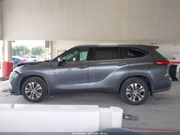 2021 TOYOTA HIGHLANDER XLE — I117