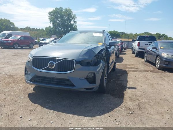 2022 VOLVO XC60 B5 MOMENTUM — I2
