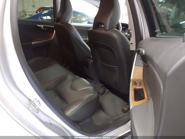 2017 VOLVO XC60 T6 INSCRIPTION — I8