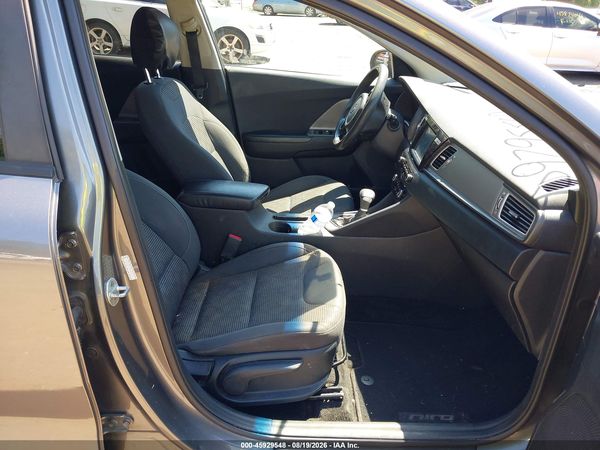 2017 KIA NIRO LX