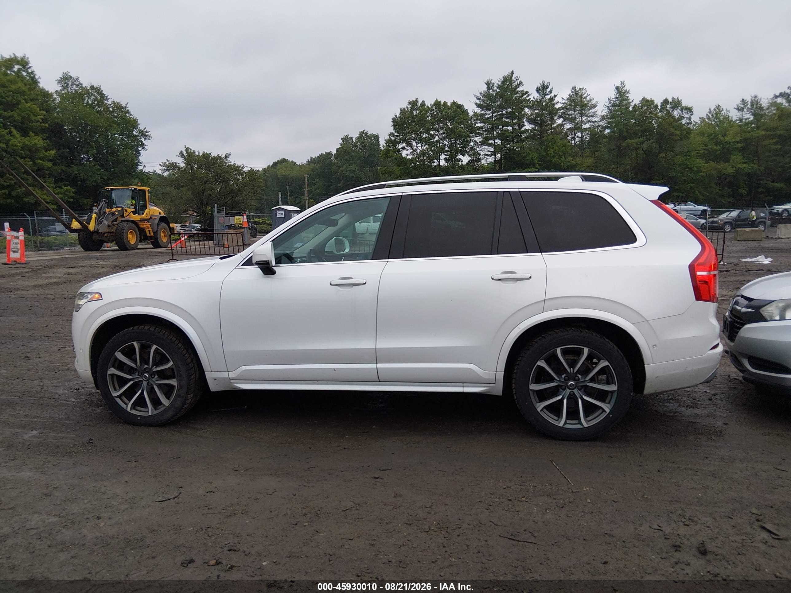 2017 VOLVO XC90 T6 MOMENTUM