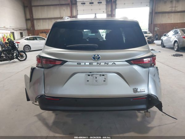 2021 TOYOTA SIENNA XLE