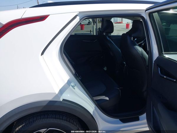 2023 KIA NIRO EX — I8