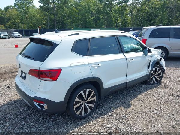2022 VOLKSWAGEN TAOS 1.5T SE — I4