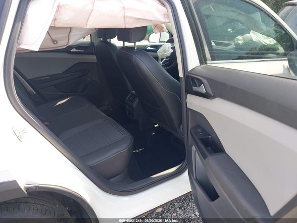 2022 VOLKSWAGEN TAOS 1.5T SE — I8