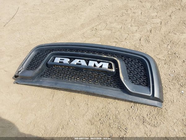 2020 RAM 1500 CLASSIC WARLOCK  4X4 5'7 BOX