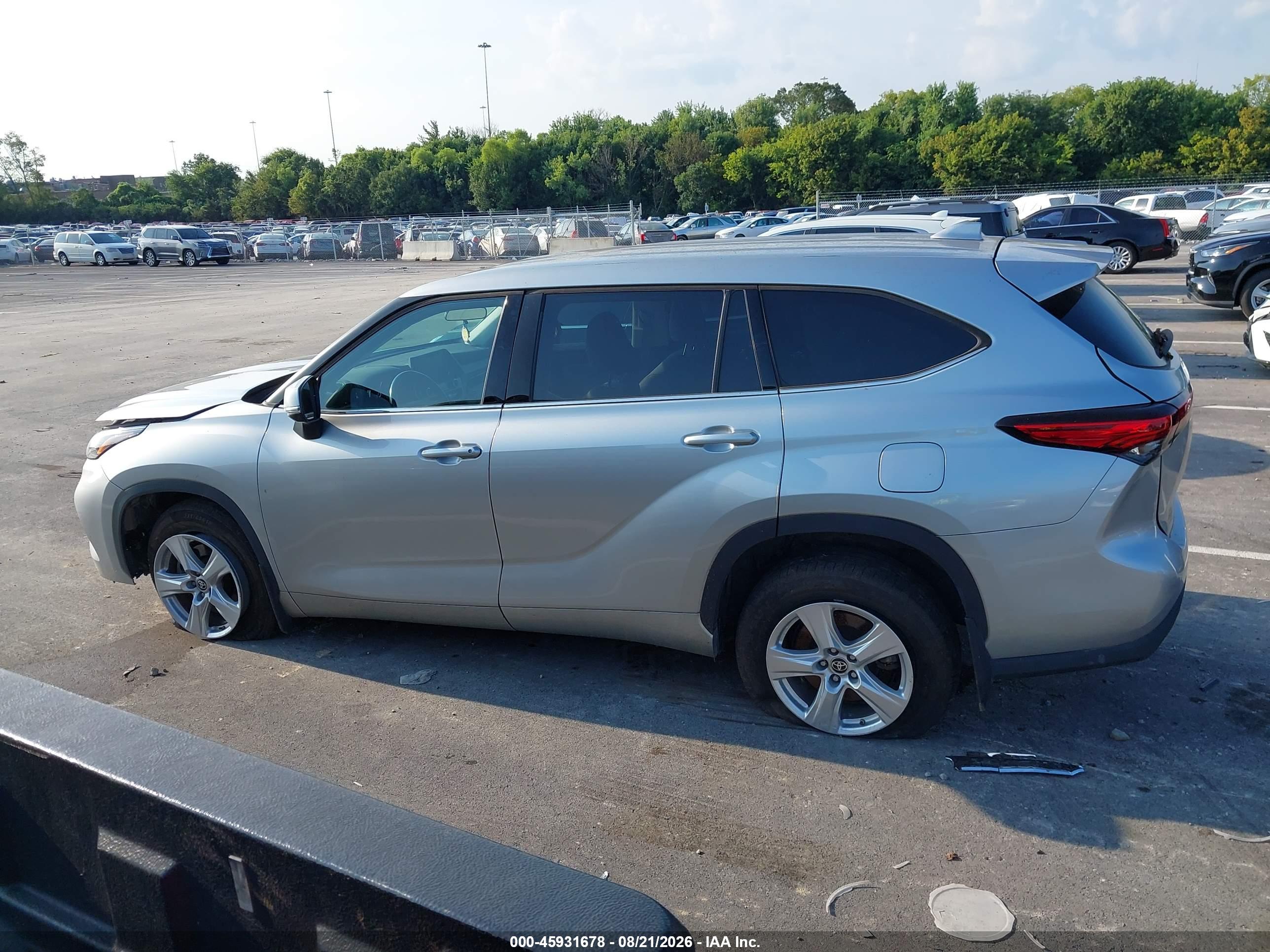 2021 TOYOTA HIGHLANDER LE
