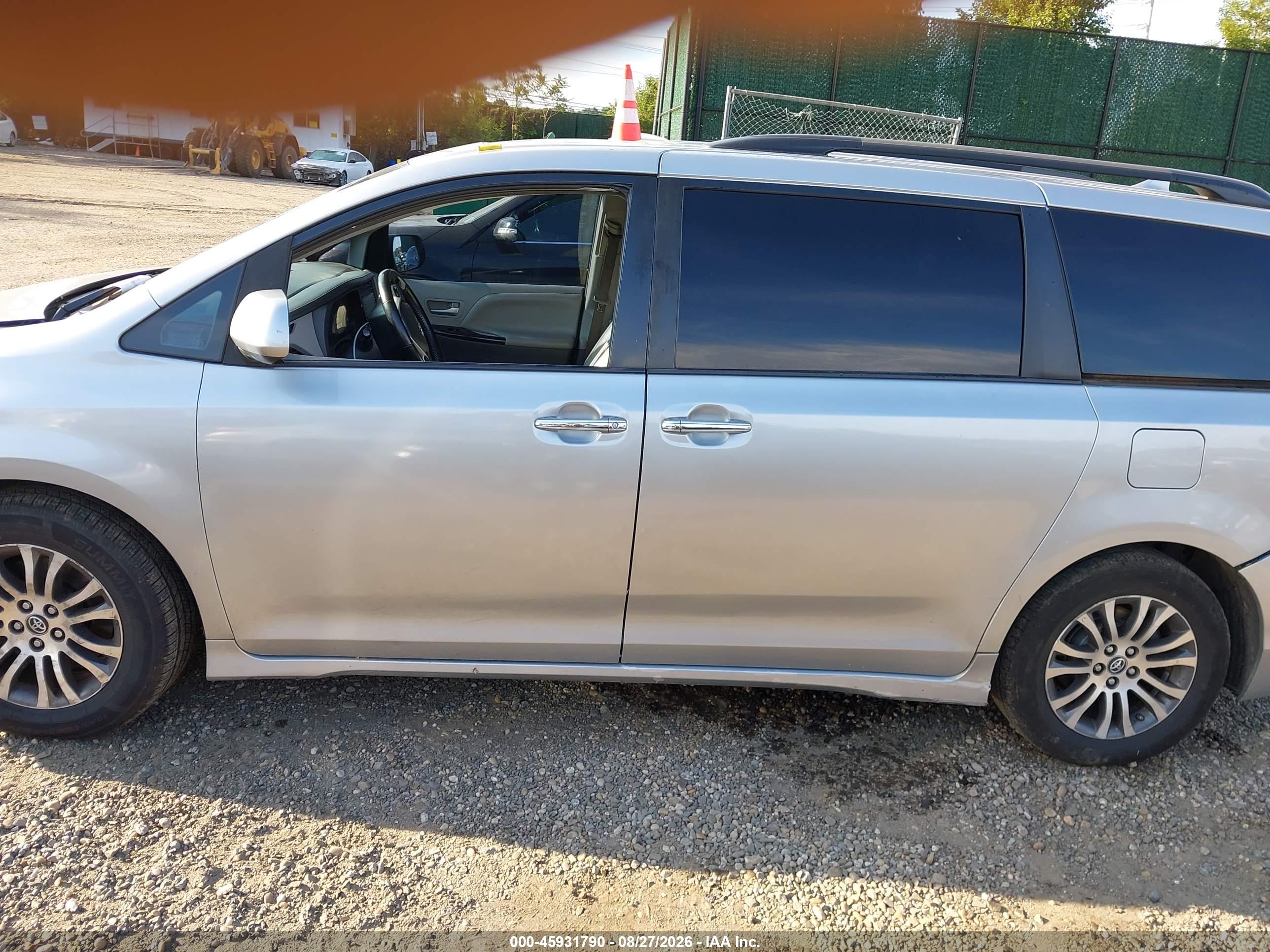 2019 TOYOTA SIENNA XLE 8 PASSENGER