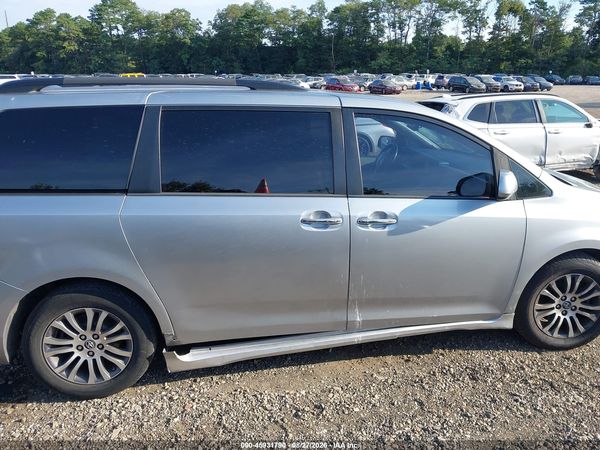 2019 TOYOTA SIENNA XLE 8 PASSENGER