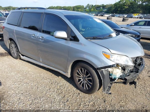 2019 TOYOTA SIENNA XLE 8 PASSENGER