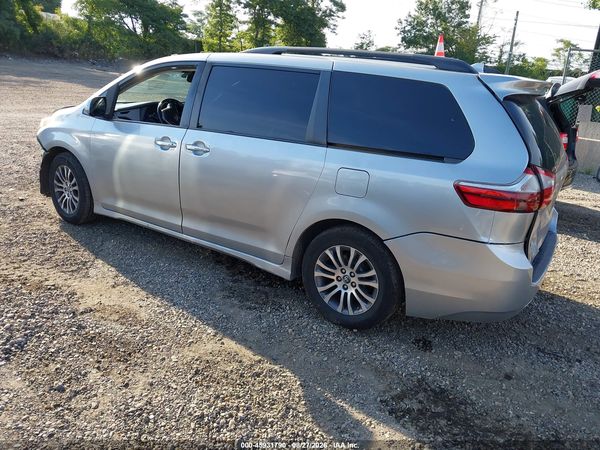 2019 TOYOTA SIENNA XLE 8 PASSENGER