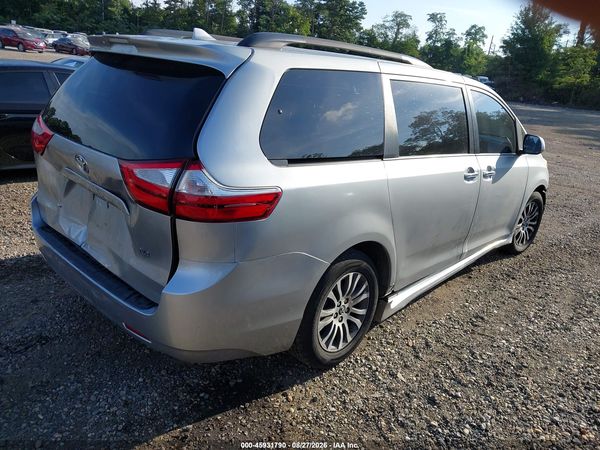 2019 TOYOTA SIENNA XLE 8 PASSENGER