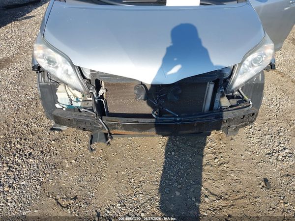2019 TOYOTA SIENNA XLE 8 PASSENGER