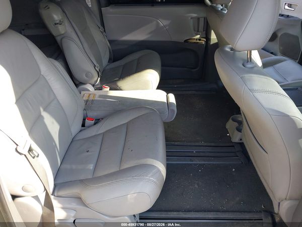 2019 TOYOTA SIENNA XLE 8 PASSENGER