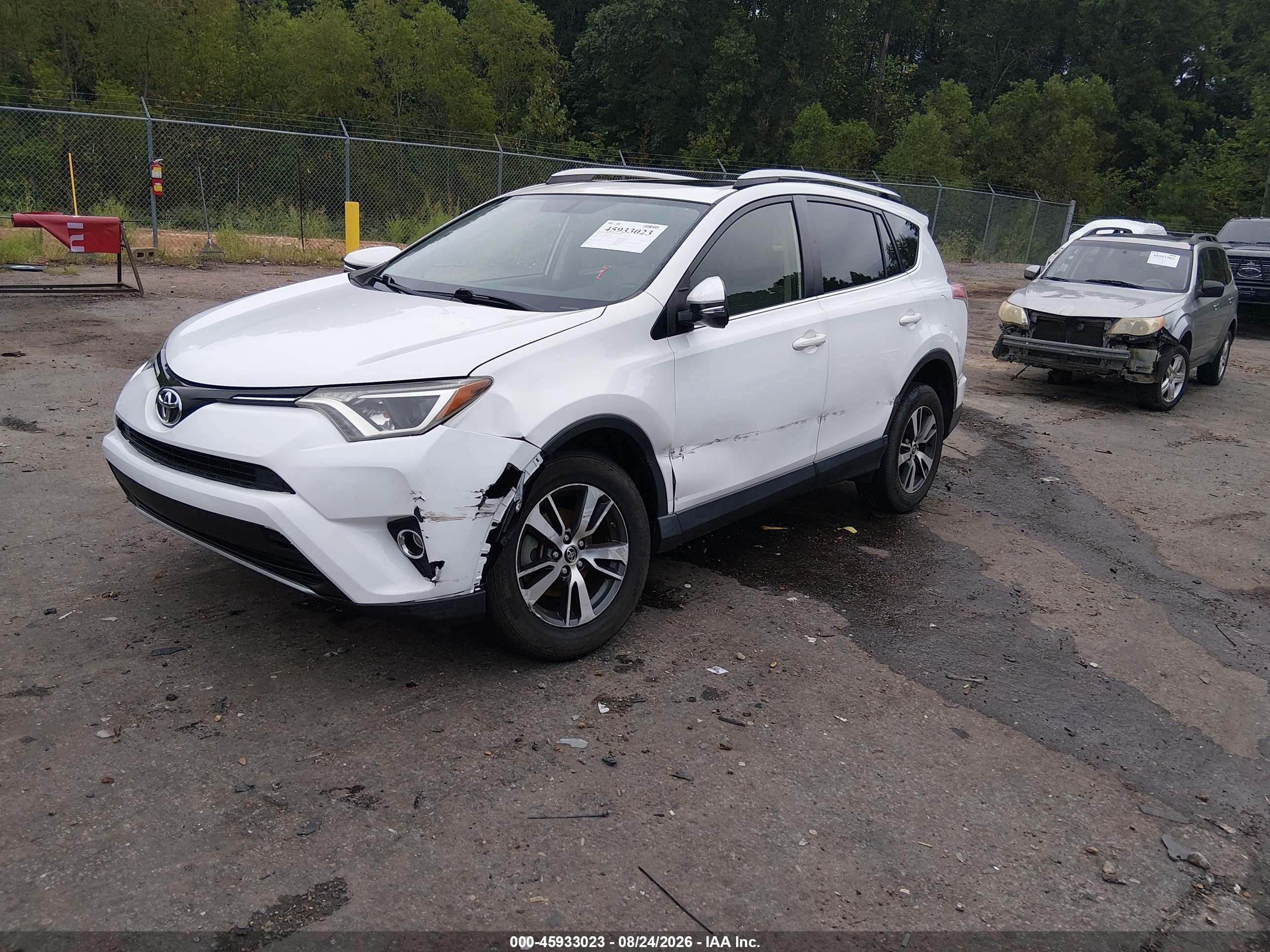 2016 TOYOTA RAV4 XLE — I2